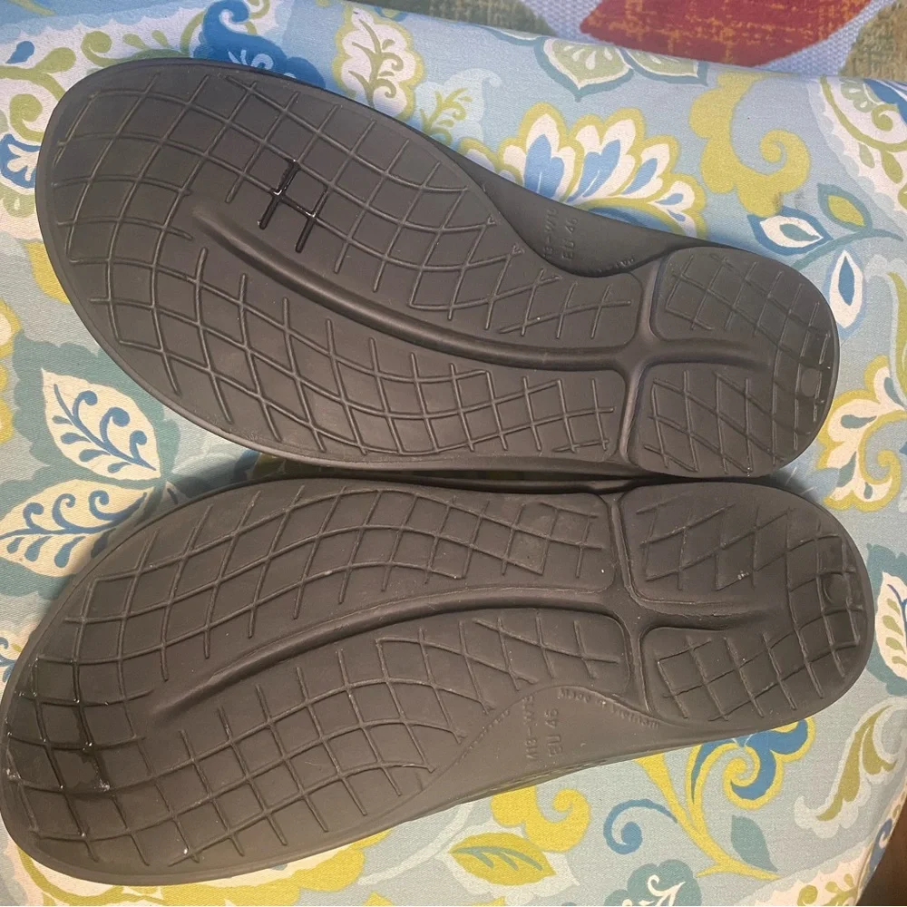 OOFOS Black Recovery Flip Flops Men 13